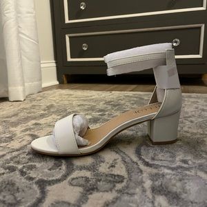 NWT ILLUDE Women’s Ankle Strap Heel Sandals Wedding Bridal Easter